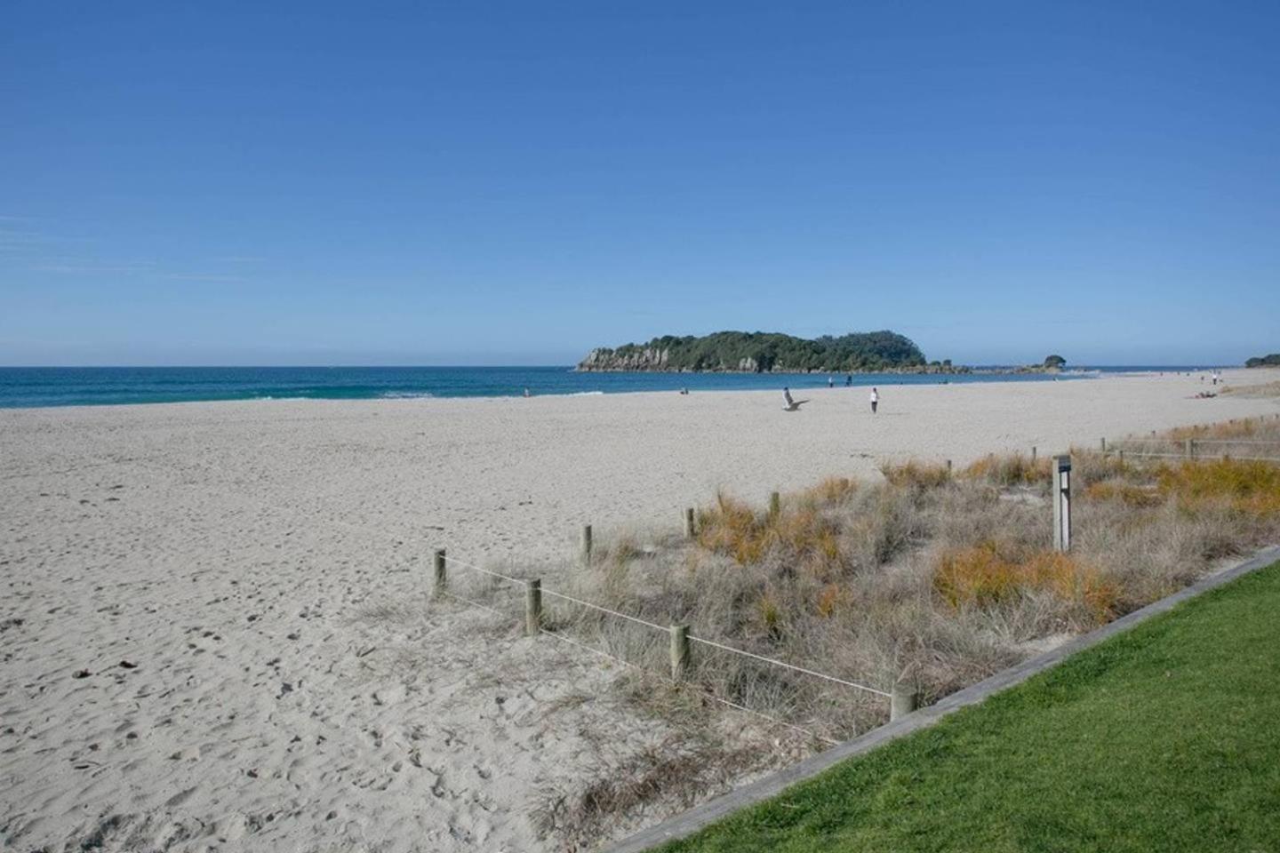 Luxury Ocean & Harbour Views - Heated Pool, Main Beach & Gym Mount Maunganui Kültér fotó