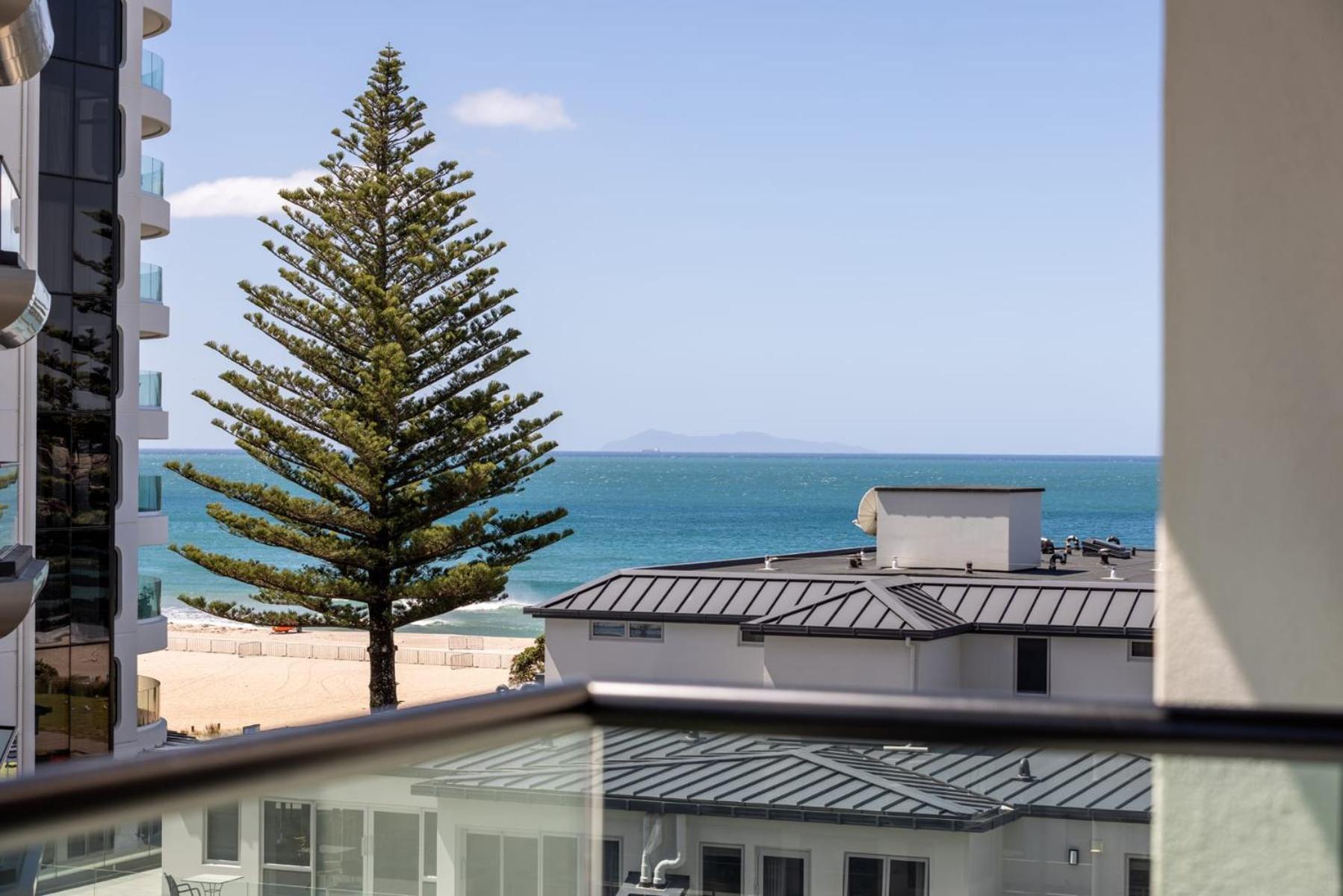 Luxury Ocean & Harbour Views - Heated Pool, Main Beach & Gym Mount Maunganui Kültér fotó