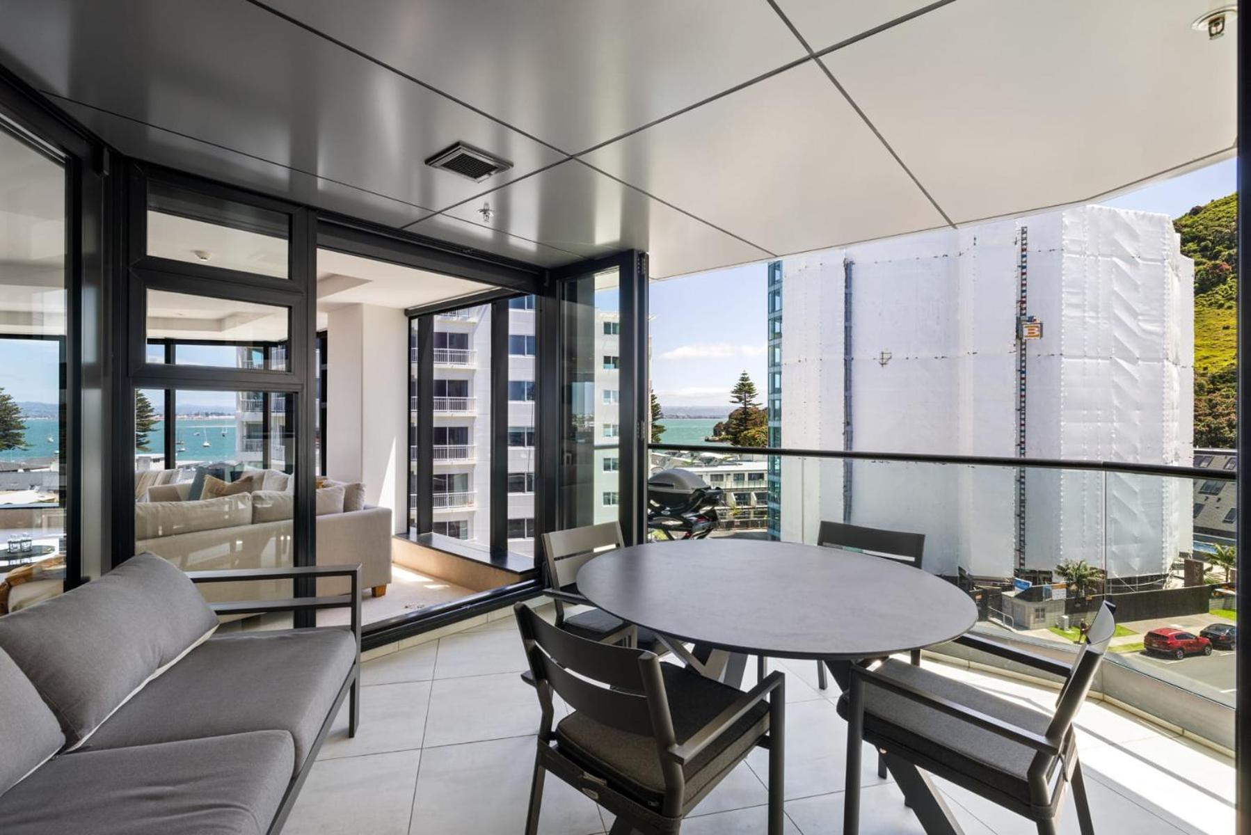 Luxury Ocean & Harbour Views - Heated Pool, Main Beach & Gym Mount Maunganui Kültér fotó