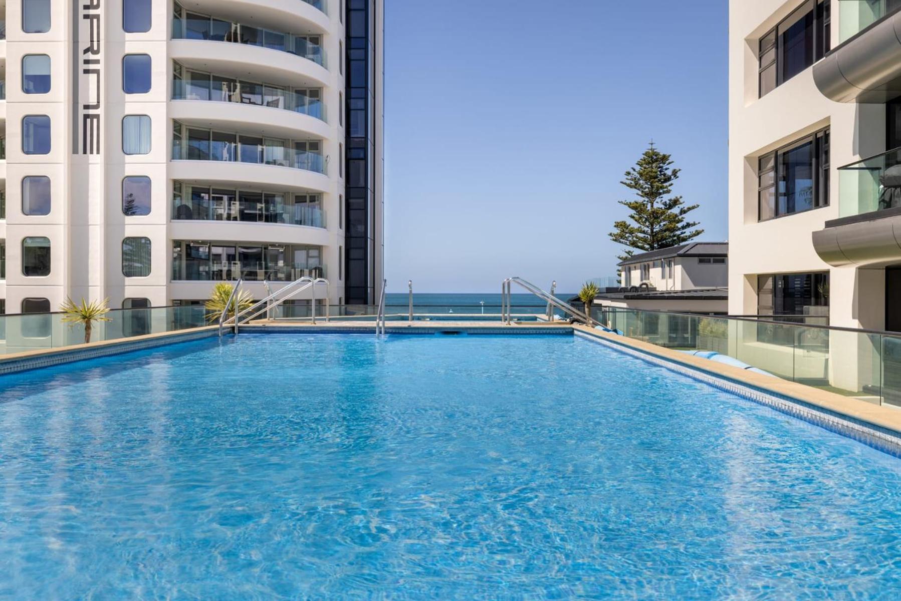Luxury Ocean & Harbour Views - Heated Pool, Main Beach & Gym Mount Maunganui Kültér fotó