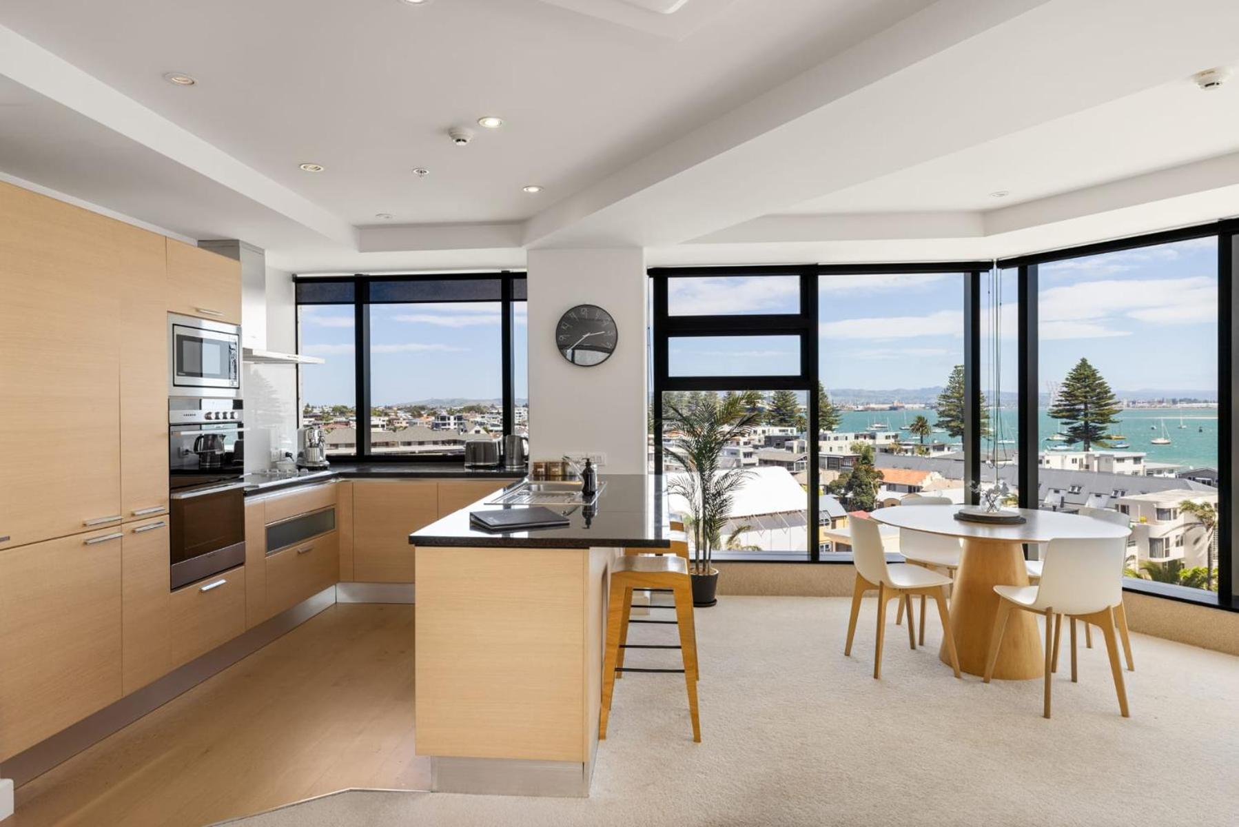 Luxury Ocean & Harbour Views - Heated Pool, Main Beach & Gym Mount Maunganui Kültér fotó